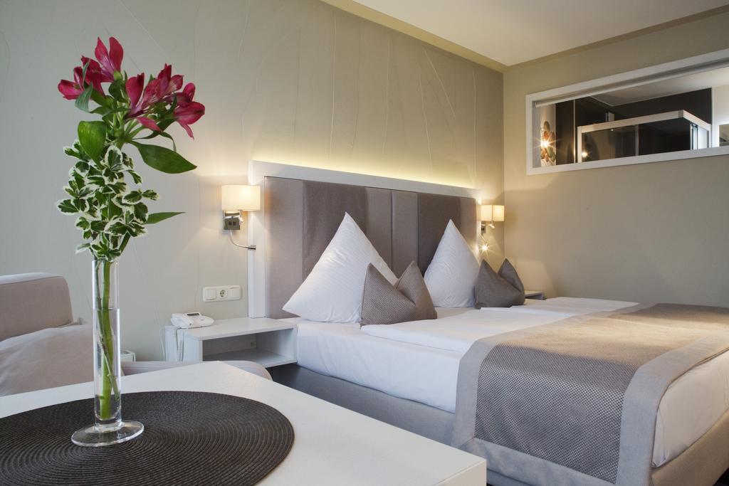 Hafenhotel Pommernyacht Ueckermünde Стая снимка
