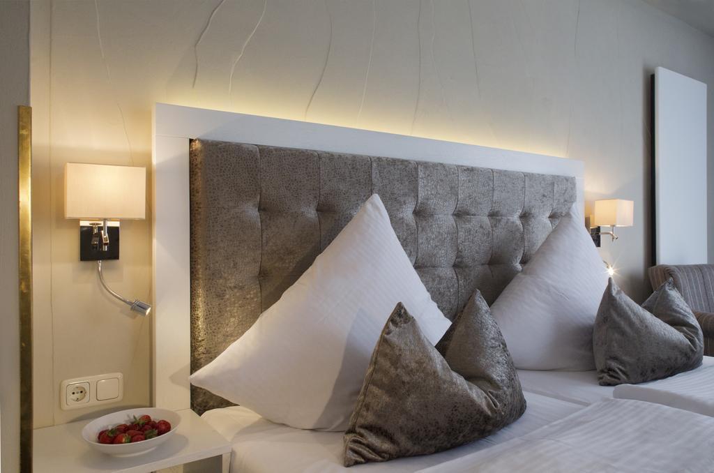 Hafenhotel Pommernyacht Ueckermünde Стая снимка
