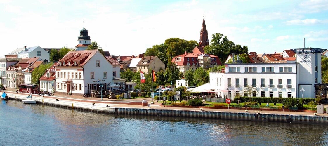 Hafenhotel Pommernyacht Ueckermünde Екстериор снимка